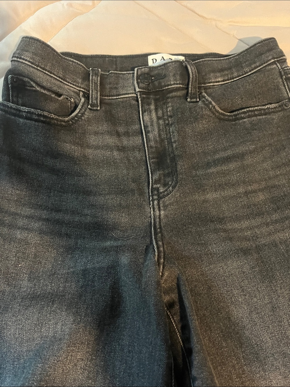 High-Rise Black Wide-Leg Jeans with Frayed Hem - Women - Picture 3 of 4